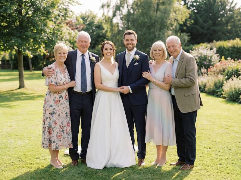 The complete wedding photo — reunion portrait story