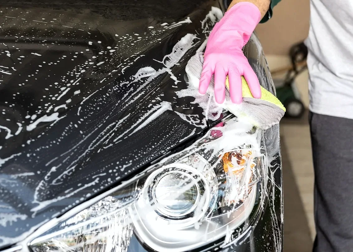 Auto body shop: wash a car, car, blue (stock photo)