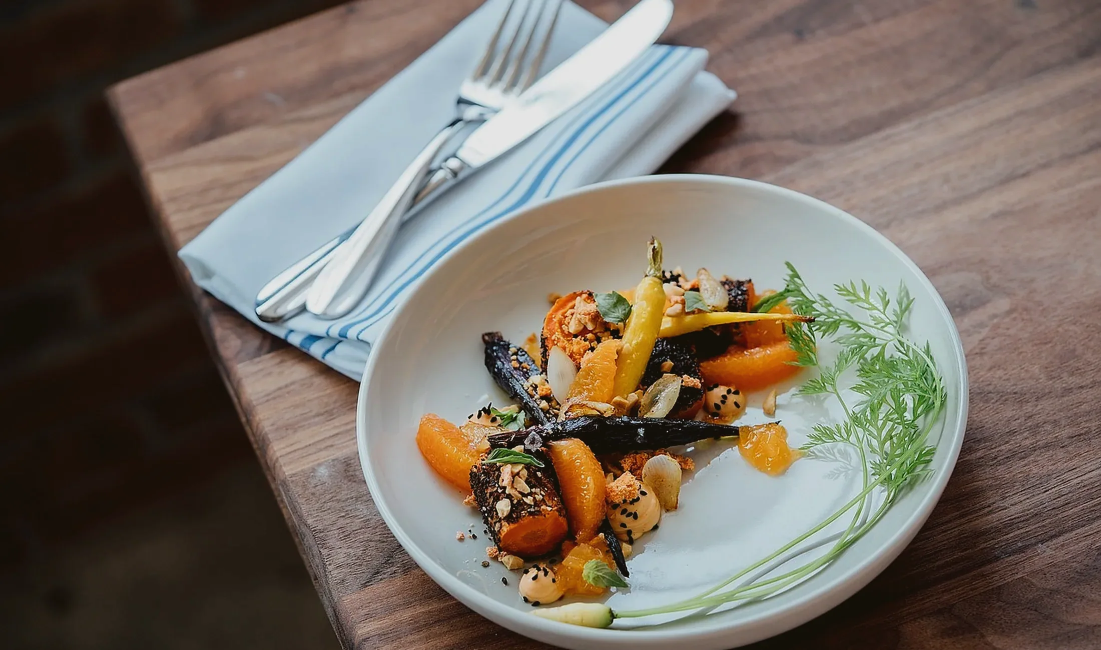 Restaurant: bowl, dish, meal (stock photo)