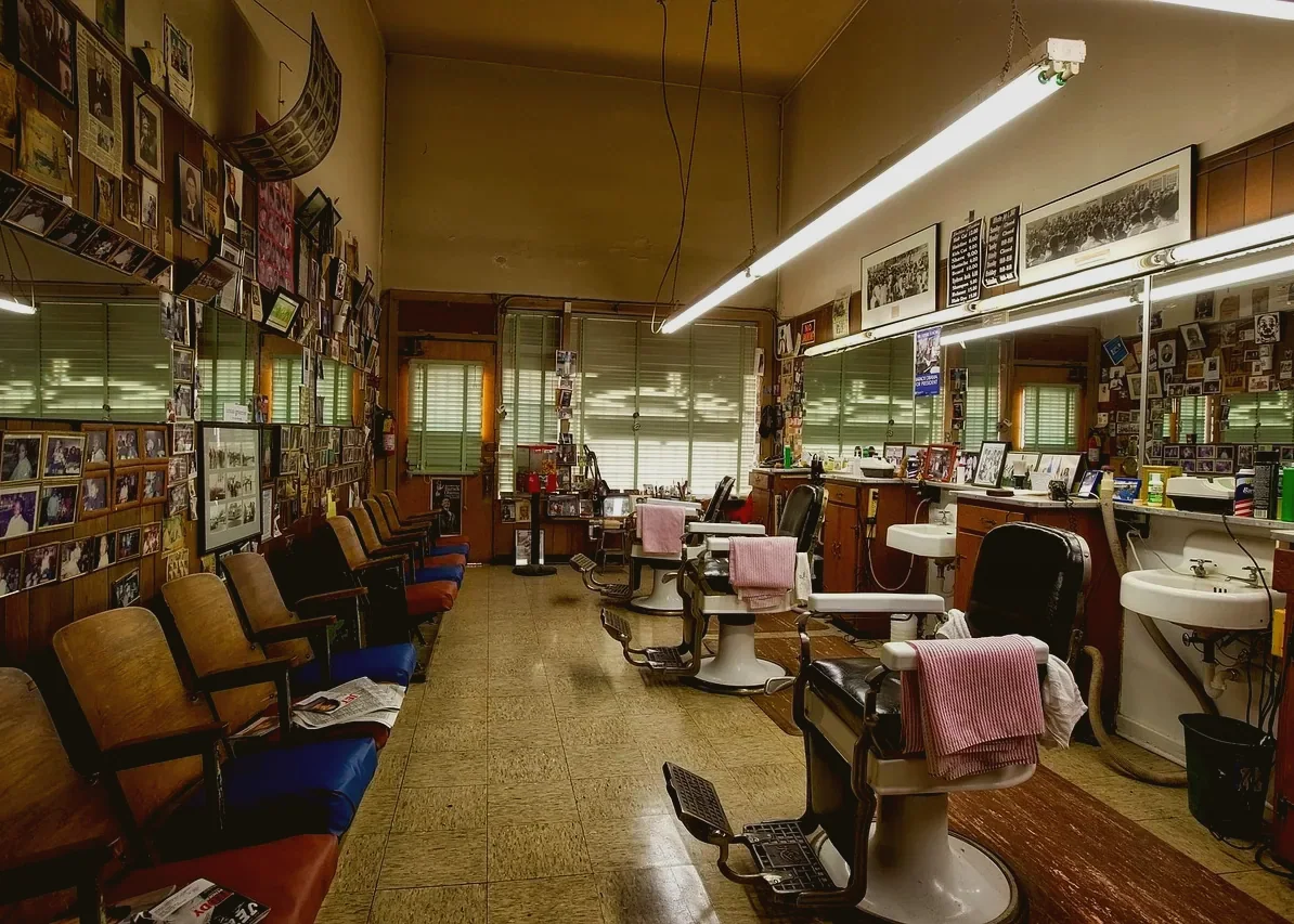 Hair salon: barbershop, barber, salon (stock photo)